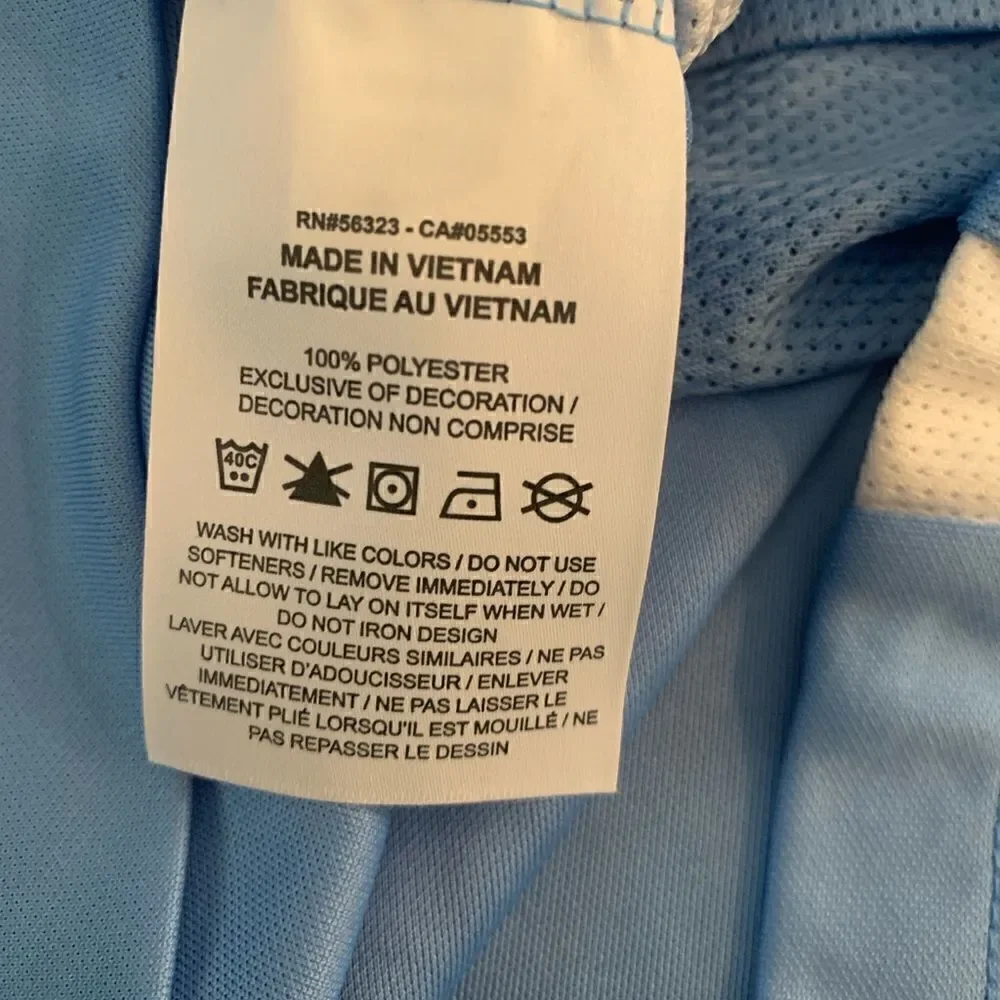 Nike kids football/soccer jersey great for any sport practice
